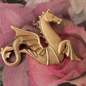 ❤️Vintage RMA Rubin Museum of Art Mythical Winged Dragon Brooch Pin Signed